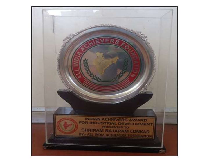 Indian Achievers Award for Industrial Development presented to Shriram Rajaram Lonkar